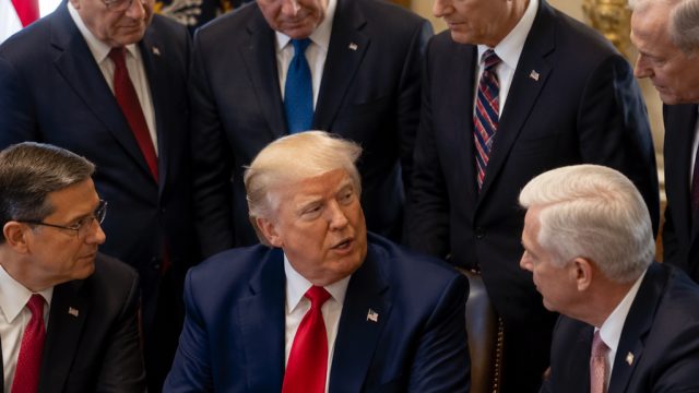 Trump Meets GOP Senators Amid Housing Bill Controversy